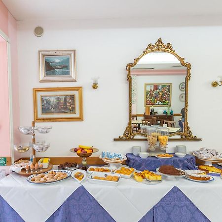 Hotel Parco Fellini Rimini Buitenkant foto