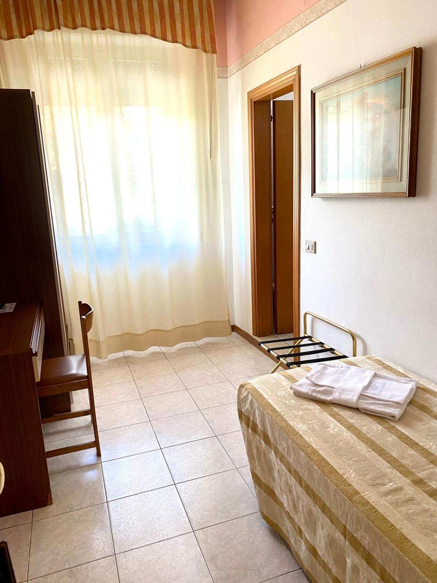 Hotel Parco Fellini Rimini Buitenkant foto